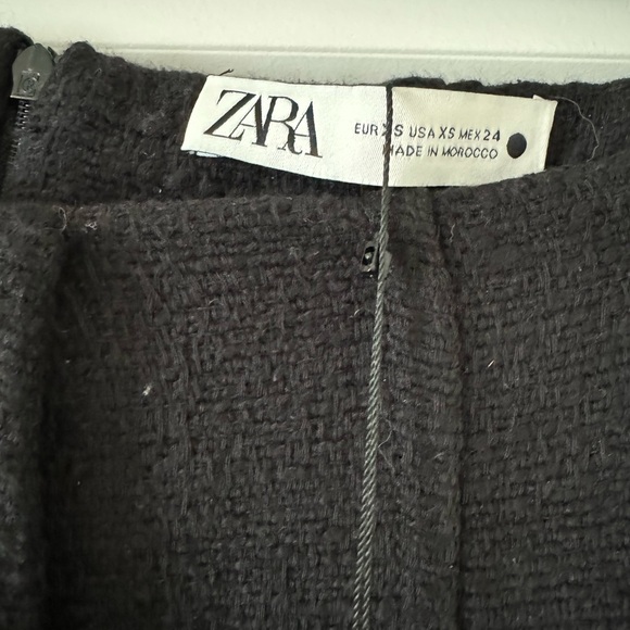 NWT $89 Zara Black Tweed MIDI Pencil Gold Button Size XS - Picture 6 of 7